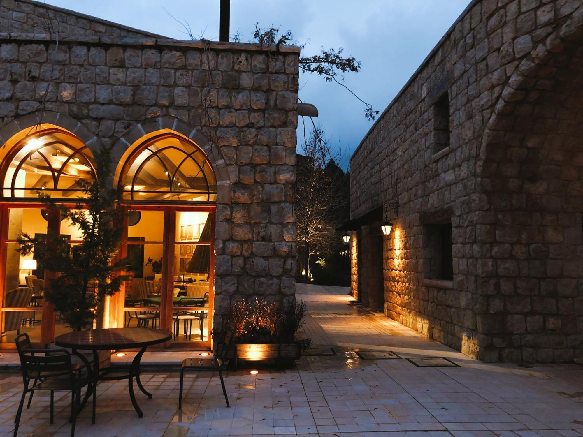 Bkerzay Hotel Baakleen Exterior photo